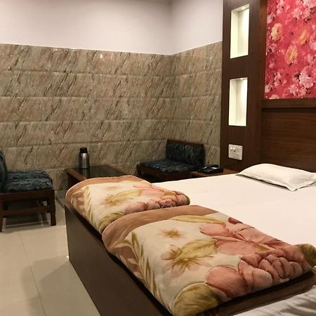 Hotel Natraj Bulandshahr Экстерьер фото