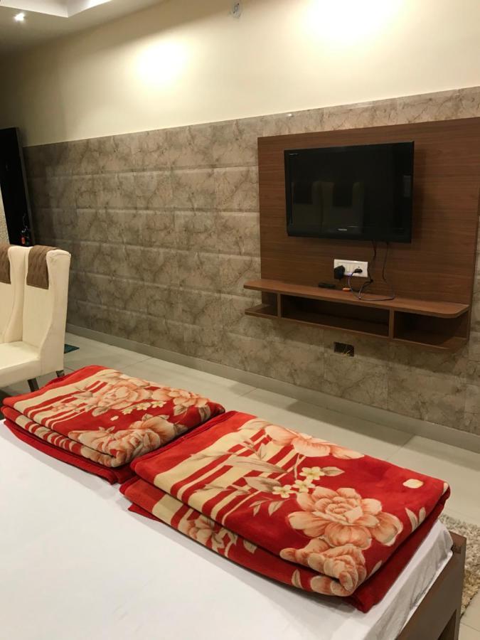 Hotel Natraj Bulandshahr Экстерьер фото