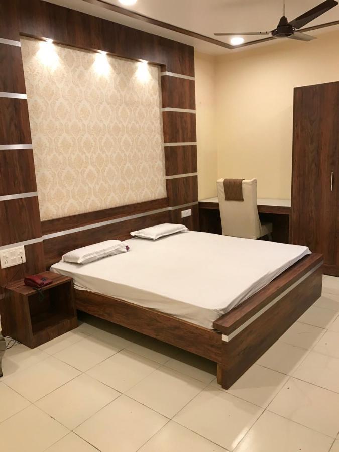Hotel Natraj Bulandshahr Экстерьер фото