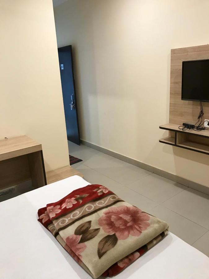 Hotel Natraj Bulandshahr Экстерьер фото